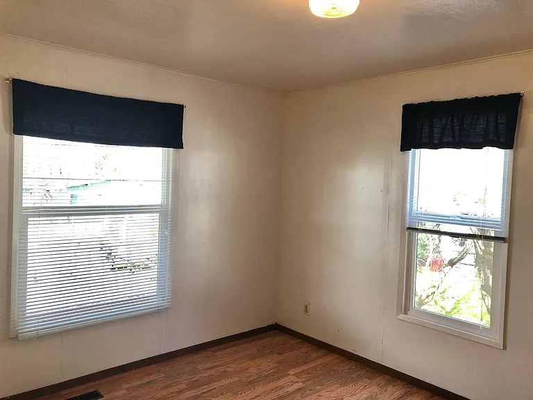 15796 SW Willamette St — Photo 9