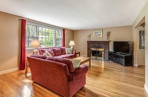 5th image of 27 Briar Ln