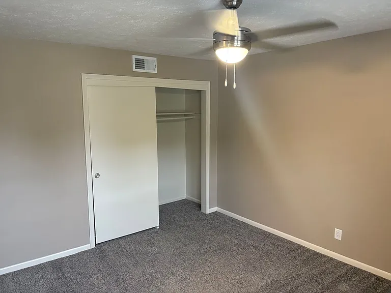 Bristol Square Apartments — Photo 34