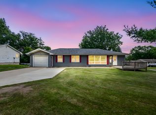 531 19th St, Windom, MN 56101