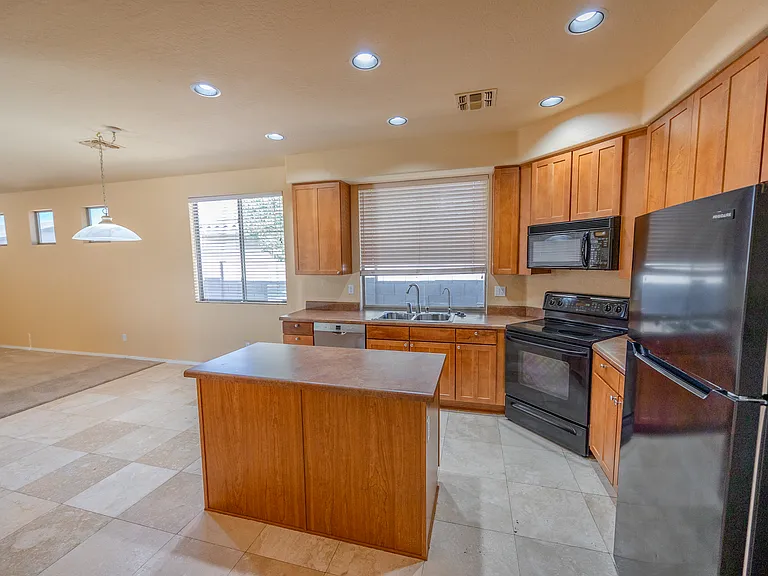 18462 W Western Star Blvd — Photo 9