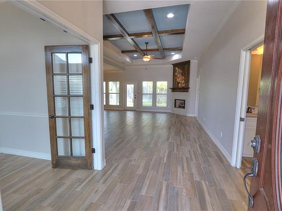 3rd image of 3025 Neches Dr