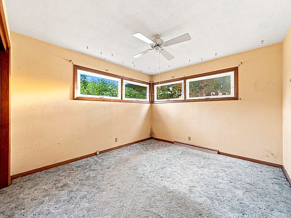 4th image of 914 Murphy Dr