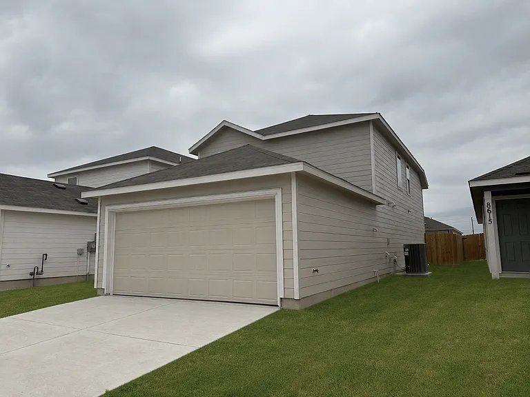 8619 Willow Xing #8619 — Photo 2