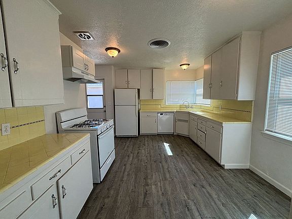 4th image of 816 W Fedora Ave
