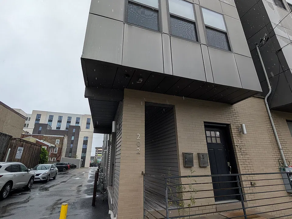 202 Richmond St #2