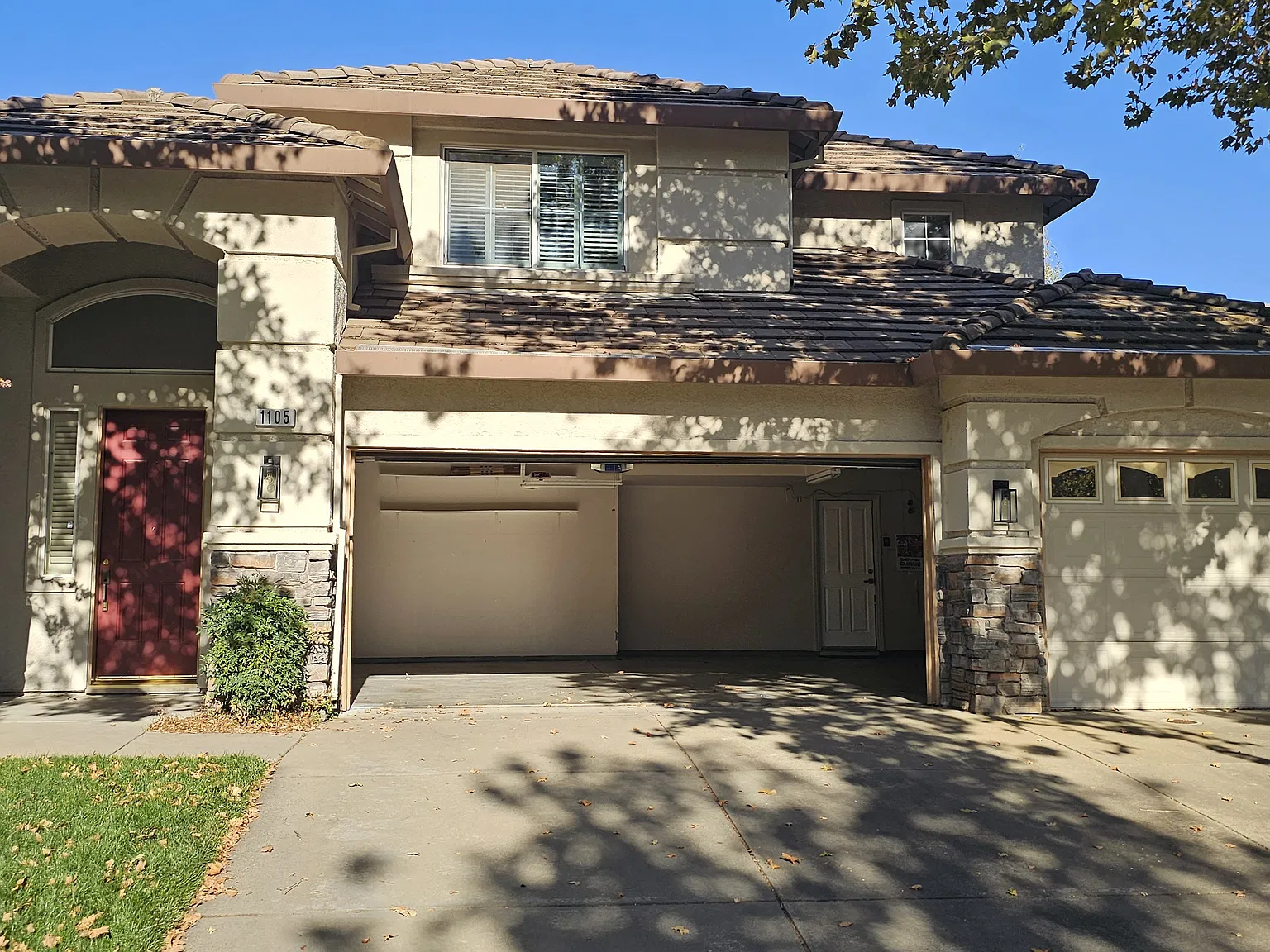4 bed, 2496 sqft, $3,500 — Photo 2