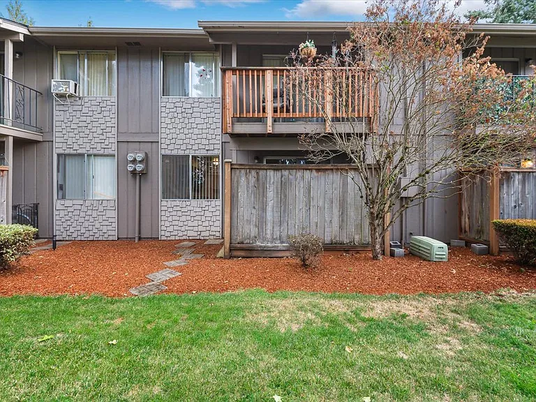 Laurel Park Apartments — Photo 15