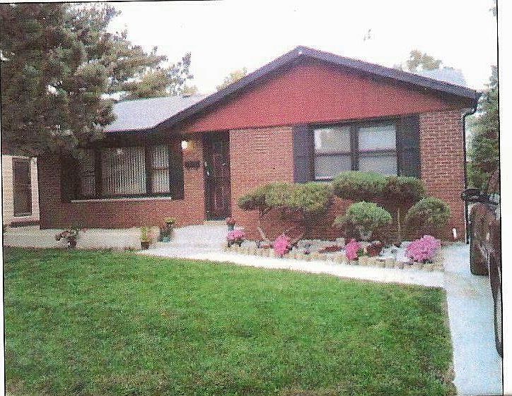 2nd image of 620 W 51st Pl