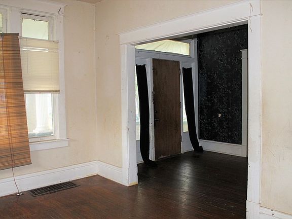 5th image of 1825 Timmonds Ave