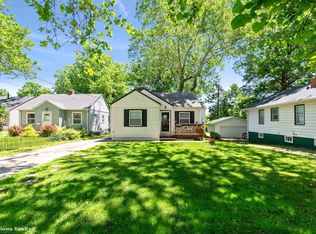 2115 Glenbrook Dr, Des Moines, IA 50316