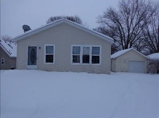225 E 7th St, Pecatonica, IL