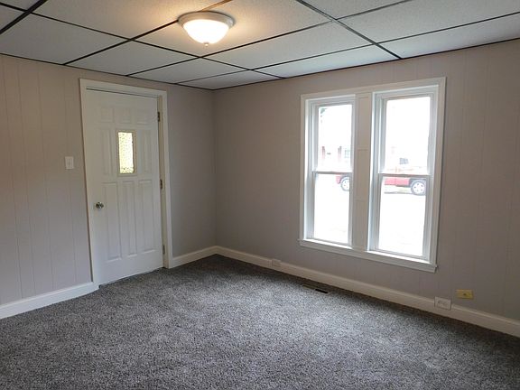 5th image of 221 Sara St