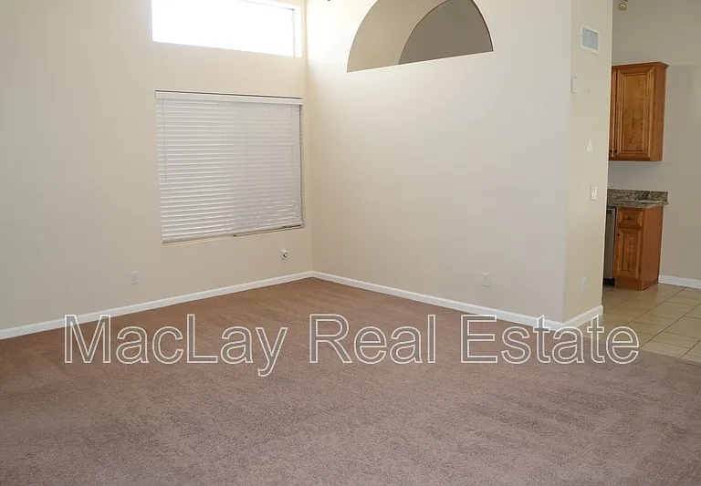 240 S Laveen Dr — Photo 4