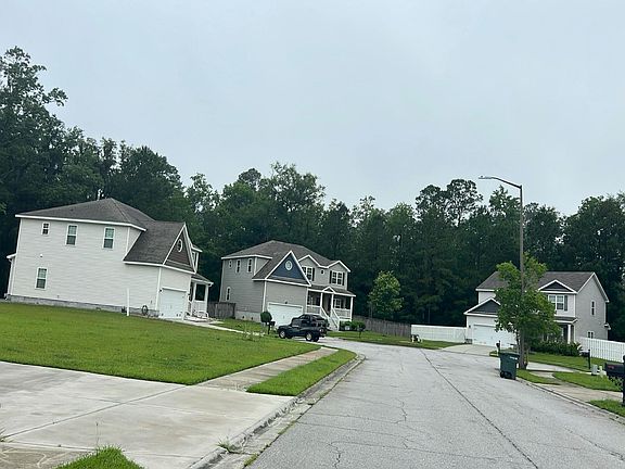 5th image of 205 Cockle Shell Cir