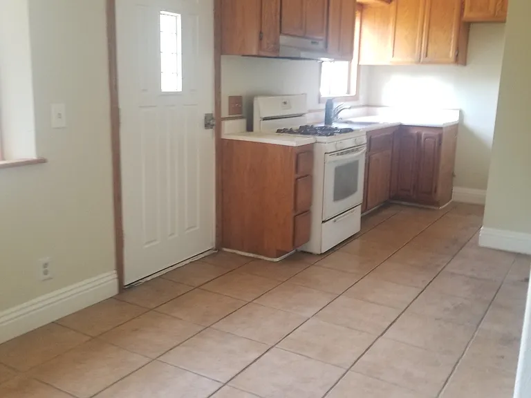 621A N Orange St — Photo 4
