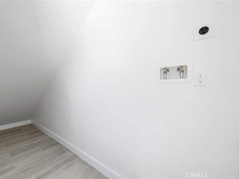 2423 S Myrtle Ave — Photo 8