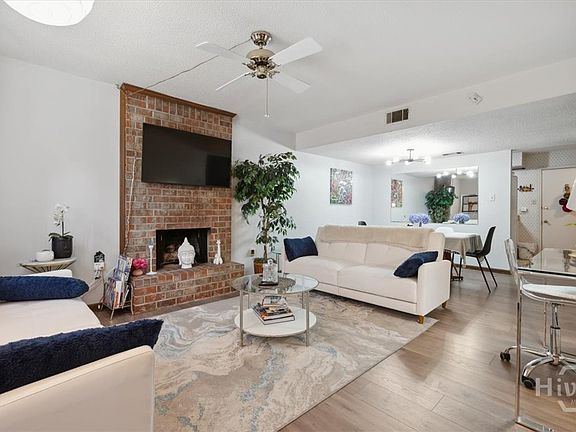 5th image of 2220 E Victory Dr APT 6