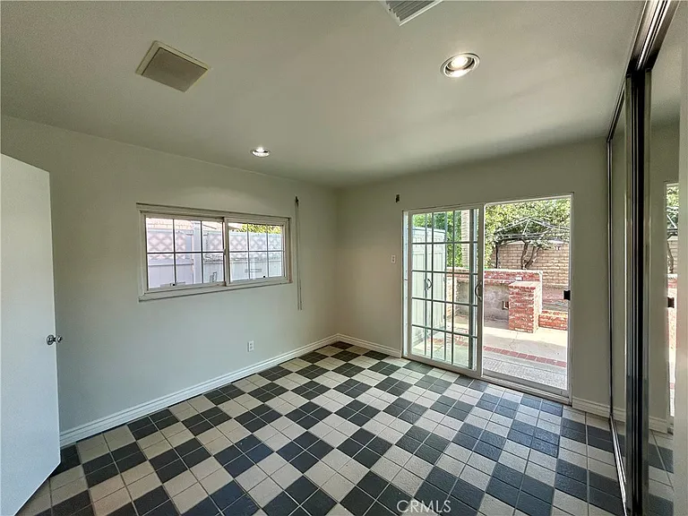 3132 Estado St — Photo 25