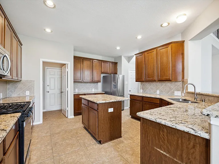30507 Russell Point Dr — Photo 12