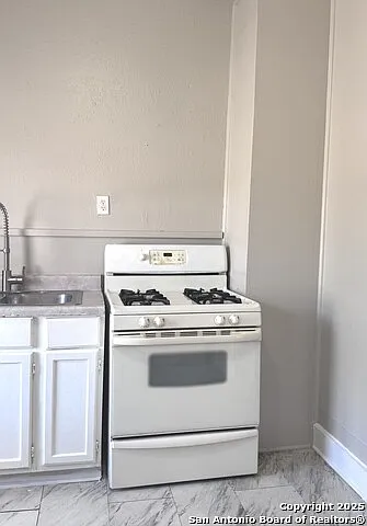 2 bed, 1.0 bath, 1400 sqft, $950 — Photo 3
