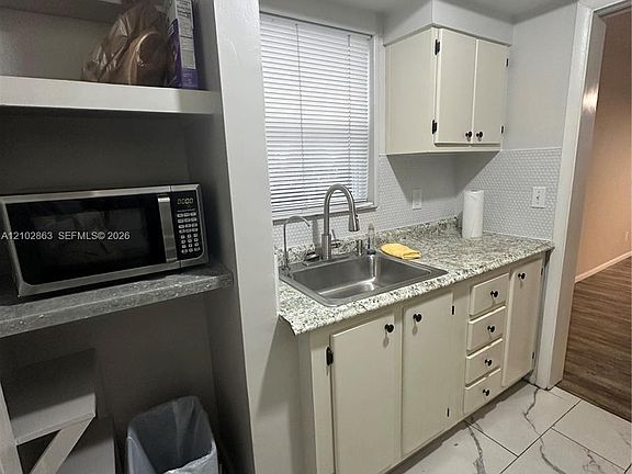 4th image of 1050 E Sample Rd APT 202