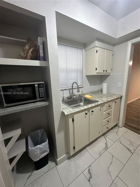 1050 E Sample Rd APT 202, photo 4