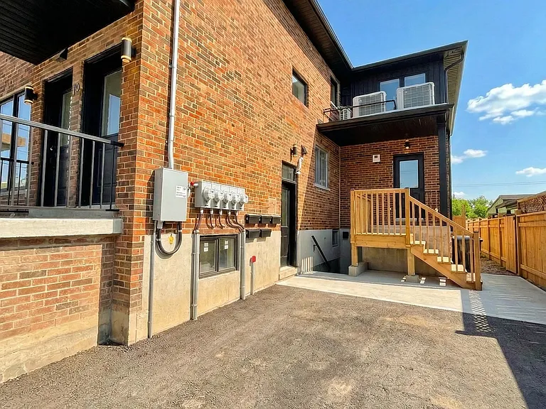 19 Arrowsmith Ave #1B — Photo 2