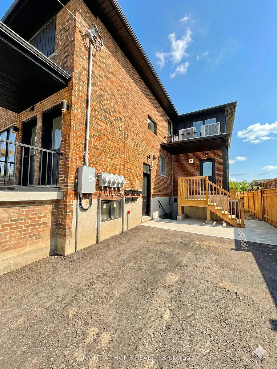 Building Photo - 19 Arrowsmith Ave #1B