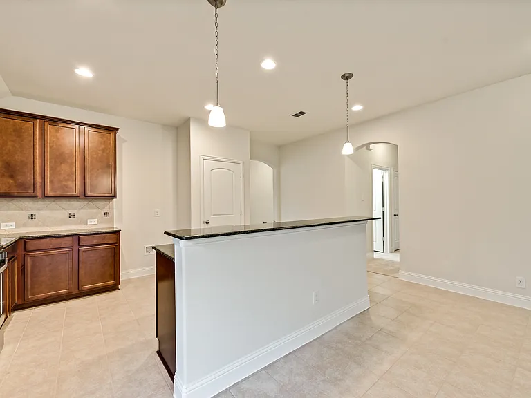 816 Bird Creek Dr — Photo 10