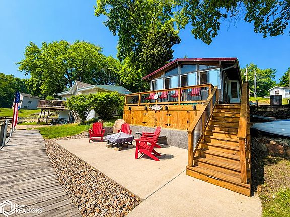 4th image of 1116 Lakeshore Dr