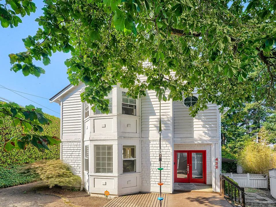 422 W Raye St