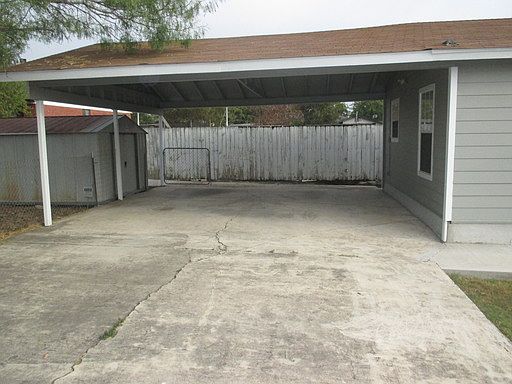 3rd image of 607 W Villaret Blvd