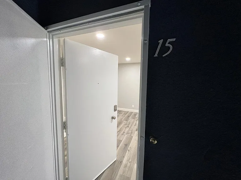 2121 Mission Ave #15 — Photo 8
