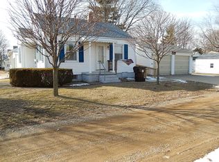 1213 E South St, Clinton, IL 61727