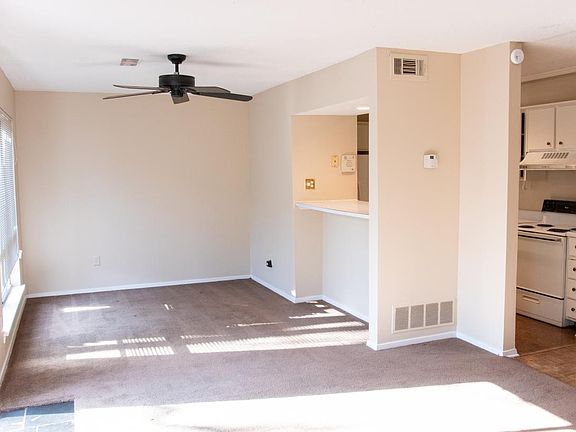 3rd image of 3986 Grahamdale Cir APT C