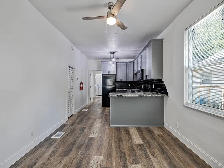 736 Jackson St N #4 — Photo 6