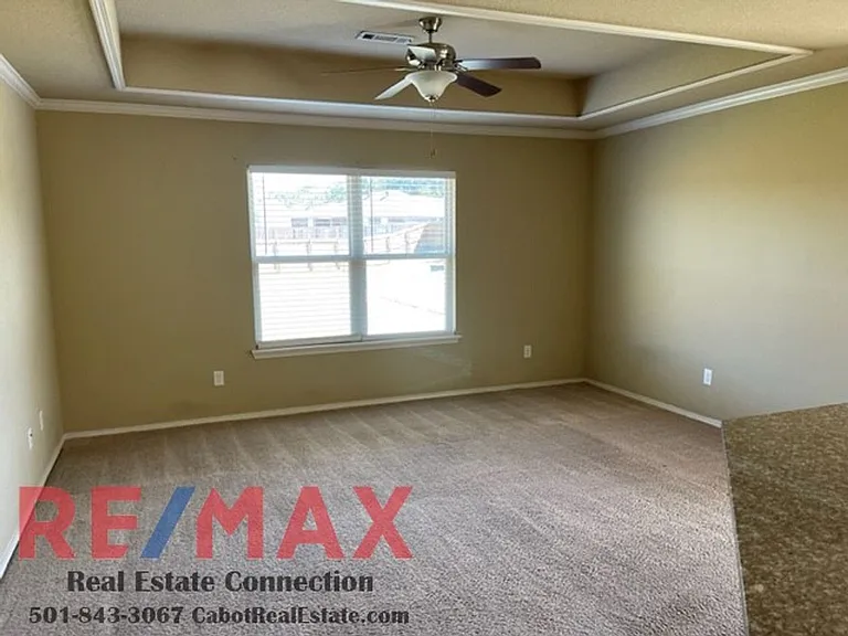 124 Brickyard Ct — Photo 2