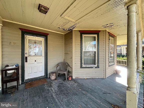 5th image of 219 S Main St