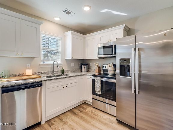 5th image of 13337 Kelly St #5
