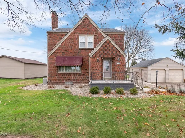 4464 Kemary Ave SW, Navarre, OH 44662