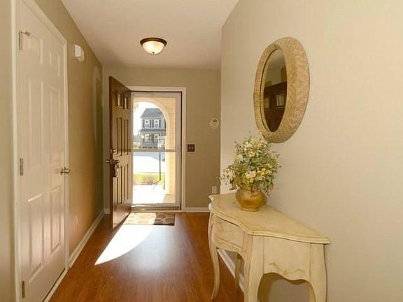 3rd image of 12130 Everwood Cir