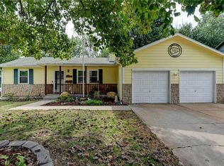 1823 NE McKee Ln, Lees Summit, MO 64086
