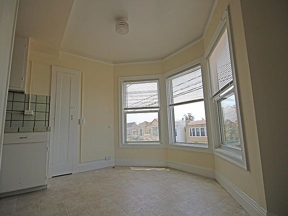 3rd image of 1251 Vicente St #A