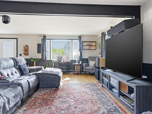 4th image of 25 Lemay Avenue