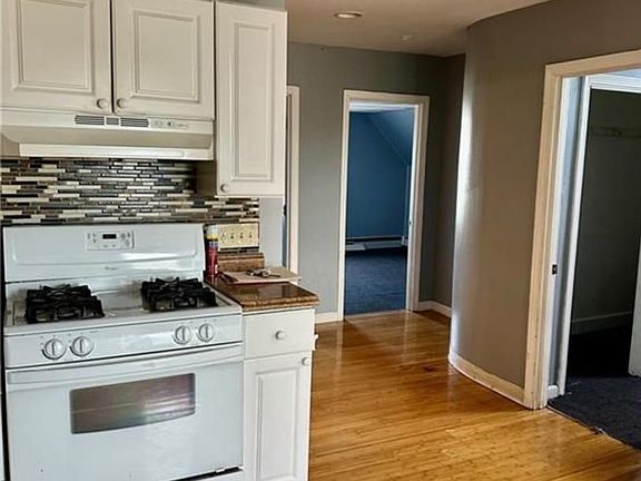 3rd image of 68 Baldwin St #3