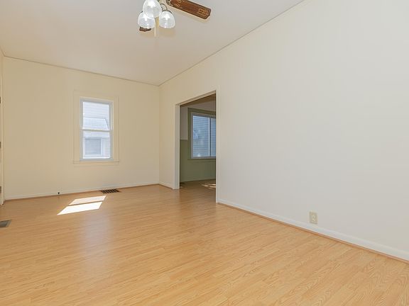 3rd image of 307 Richardt Ave