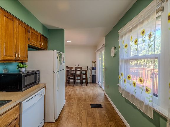 5th image of 107 Albernathy St