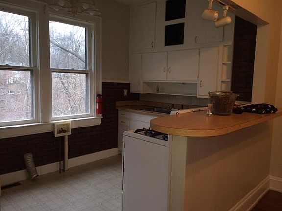 5th image of 107 Forest Ave
