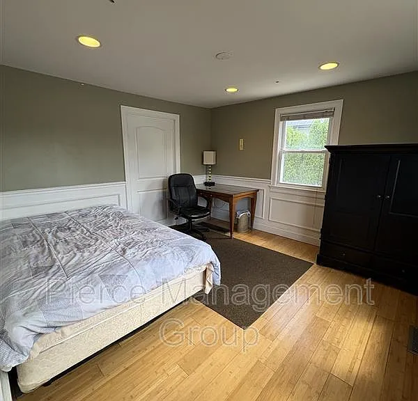 285 W Hollis St #101 — Photo 2